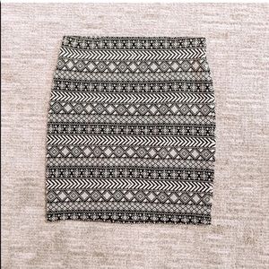 2/$15 or 3/$20 LOFT Patterned Pull On Mini Skirt